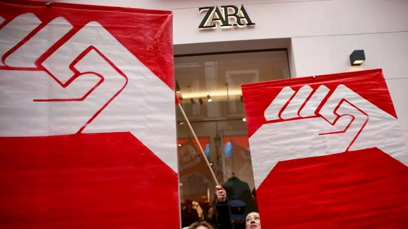 Manifestación de trabajadores de Inditex frente a una tienda de Zara, la principal enseña del grupo textil, en Madrid. REUTERS/Juan Medina