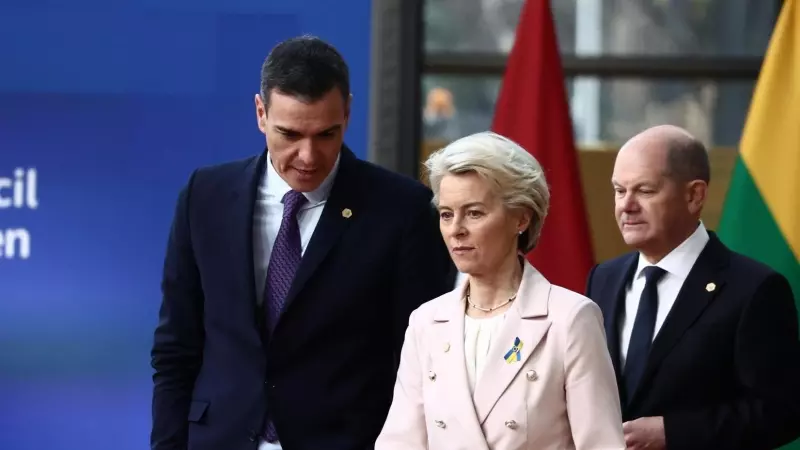El presidente del Gobierno, Pedro Sánchez, junto a la presidenta de la Comisión Europea, Úrsula Von der Leyen y el canciller alemán Olaf Scholz, la pasada semana en Bruselas.