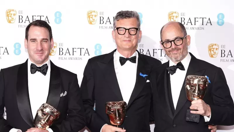 Edward Berger posa en los premios Bafta