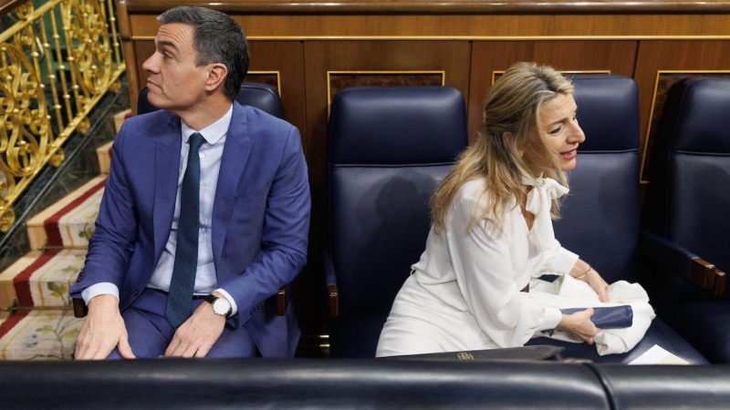 Pedro Sánchez y Yolanda Díaz, durante una sesión de control al Gobierno, en el Congreso de los Diputados, a 22 de febrero de 2023, en Madrid.