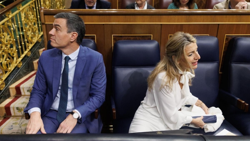 Pedro Sánchez y Yolanda Díaz, durante una sesión de control al Gobierno, en el Congreso de los Diputados, a 22 de febrero de 2023, en Madrid.