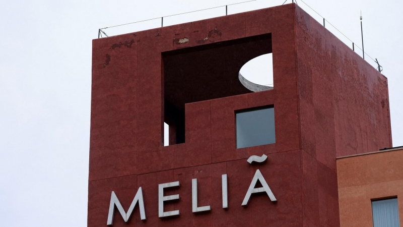 Logo de la cadena hotelera Meliá, en uno de sus establecimientos en Bilbao. REUTERS/Vincent West
