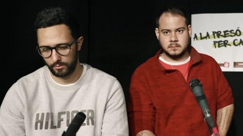 Los raperos Valtònyc y Pablo Hasél, condenados por un delito de enaltecimiento del terrorismo.