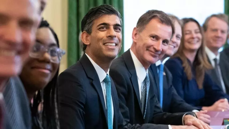 El primer ministro británico, Rishi Sunak, junto a Jeremy Hunt, ministro de Economía, en una reunión del Ejecutivo del Reino Unido.
