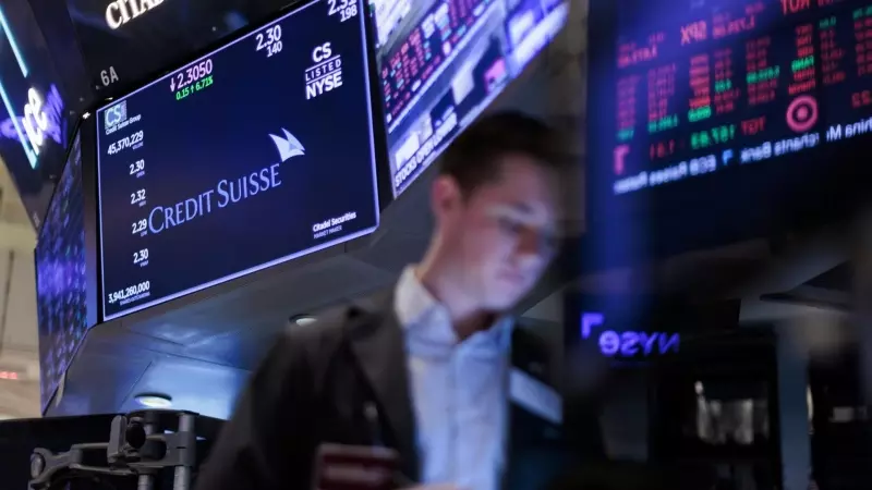 Una pantalla muestra el precio de las acciones de Credit Suisse en la Bolsa de Valores de Nueva York, a 16 de marzo de 2023.