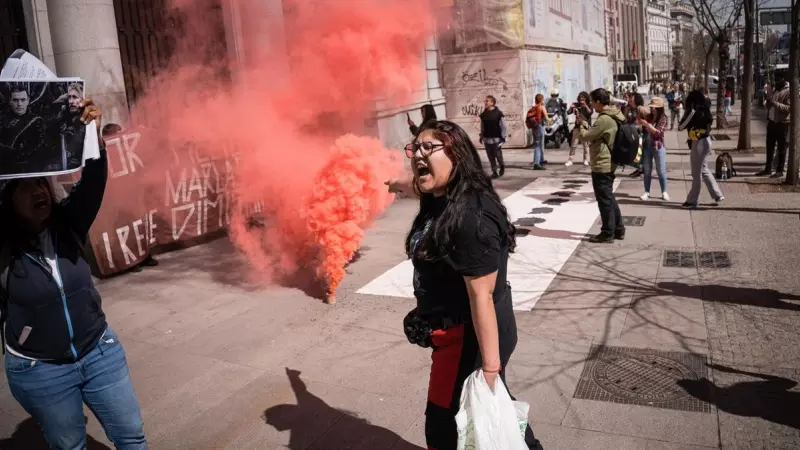 Protesta de activistas antirracistas ante el Ministerio de Igualdad por las muertes del pasado junio en la tragedia de Melilla.