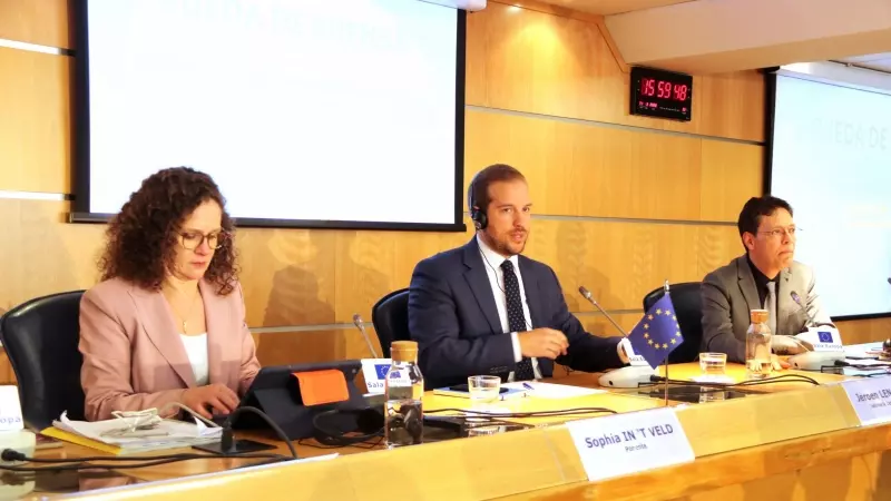El president del comitè de l'Eurocambra sobre Pegasus, Jeroen Lenaers, i la ponent, Sophie In't Veld, en la roda de premsa de balanç de la missió a Espanya