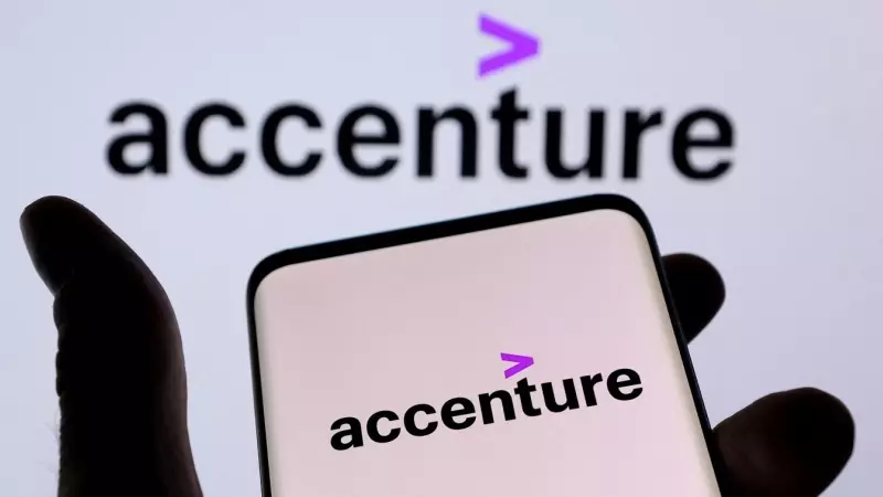 El logo de la consultora Accenture en la pantalla de un smartphone. REUTERS/Dado Ruvic/Illustration