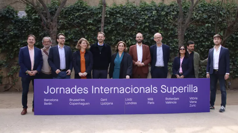 24-3-2023 L'alcaldessa de Barcelona, Ada Colau, al costat de representants d'altres ciutats europees en el marc de les Jornades Internacionals Superilla