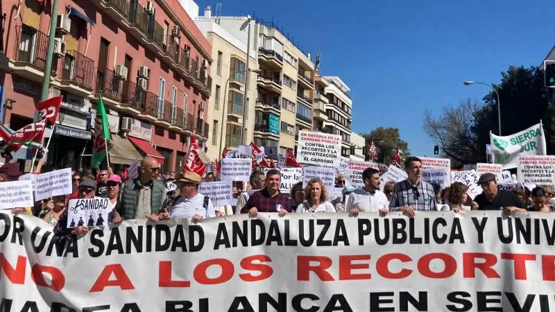 Cabecera de la manifestación en Sevilla.