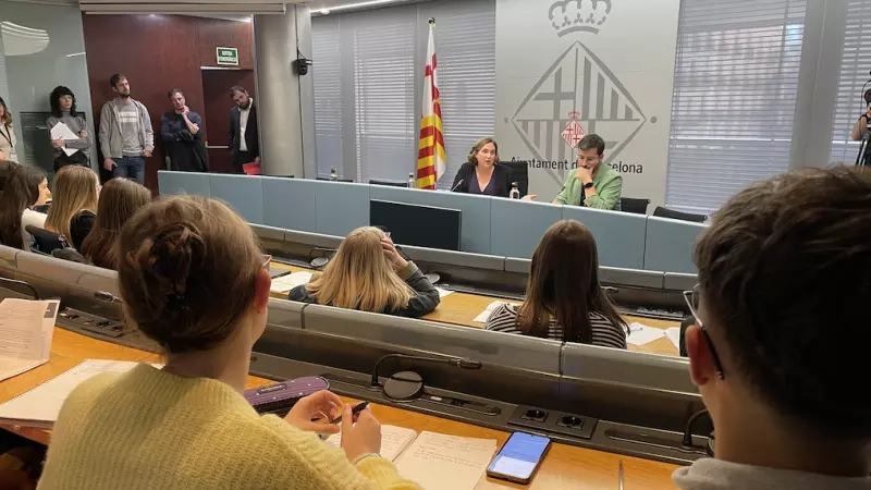 14-4-2023 L'alcaldessa de Barcelona, ​​Ada Colau, responent les preguntes dels redactors del projecte RED durant l'entrevista