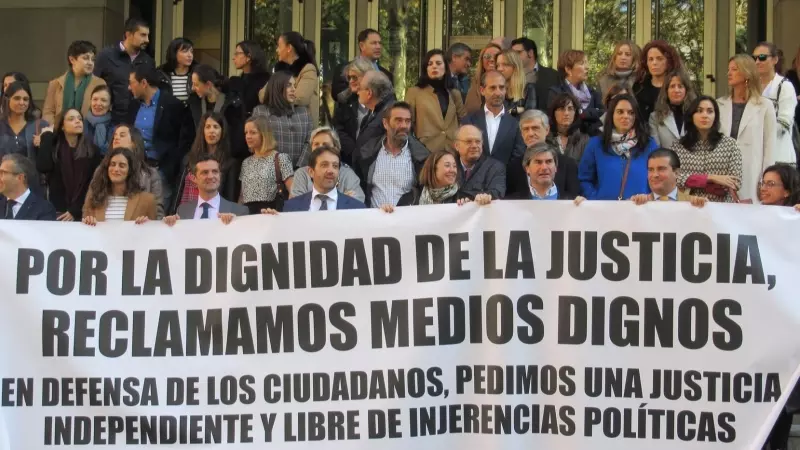Concentración de jueces y fiscales en Bilbao, en noviembre de 2018