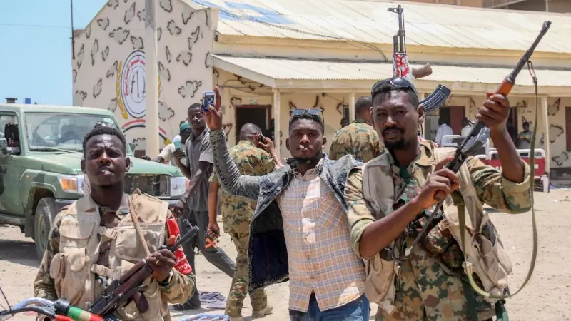 Soldados del ejército sudanés, leales a al Burhan, posando para una foto en la ciudad de Puerto Sudán, en el Mar Rojo, a 16 de abril de 2023.