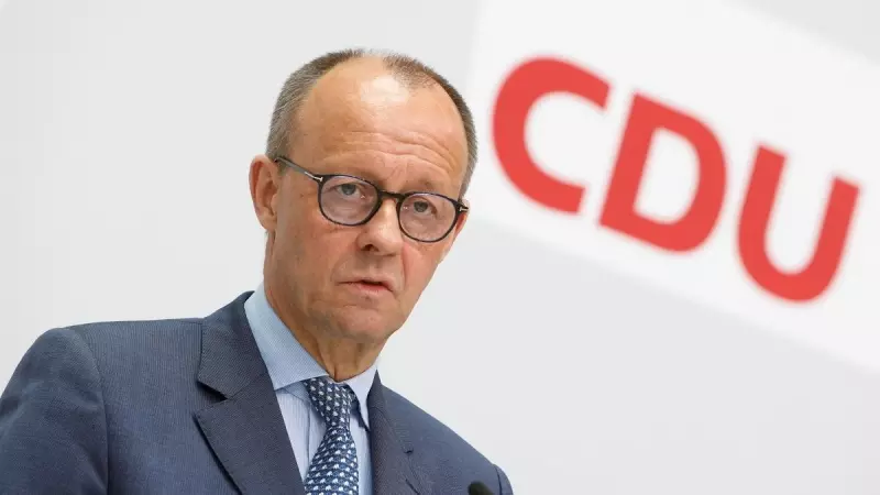 El líder de la Unión Cristianodemócrata (CDU), Friedrich Merz, atiende a la prensa en la capital de Alemania, Berlín