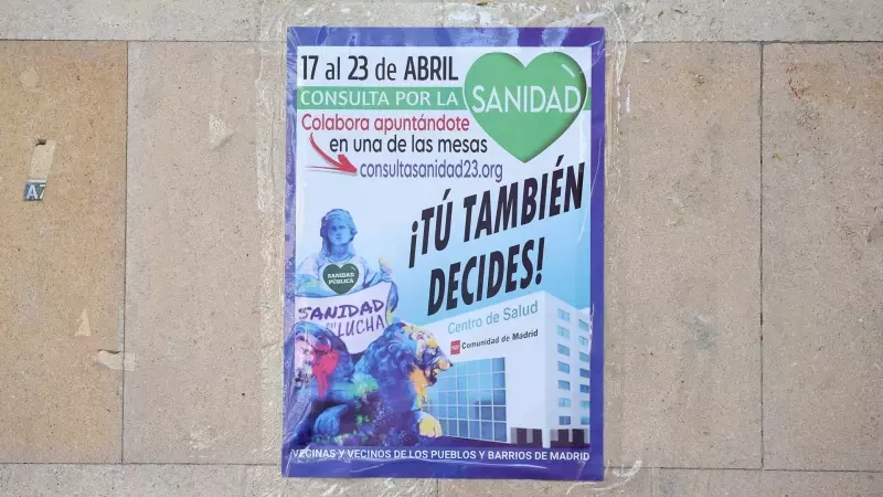 Pancarta del espacio ‘Vecinas y Vecinos de Barrios y Pueblos de Madrid' en el Centro de Salud Arroyo Medialegua, a 17 de abril de 2023, en Madrid (España).
