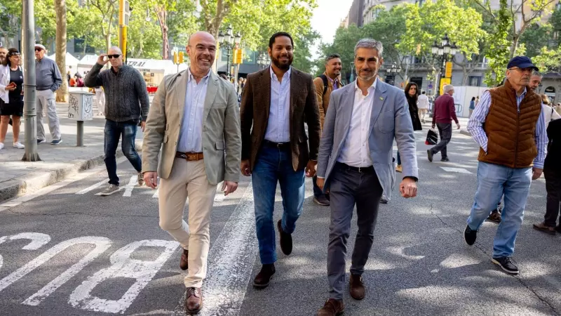 El líder de Vox a Catalunya, Ignacio Garriga, amb el candidat a l'alcaldia de Barcelona, Gonzalo de Oro-Pulido, i el diputat al Congrés Jorge Buxadé.