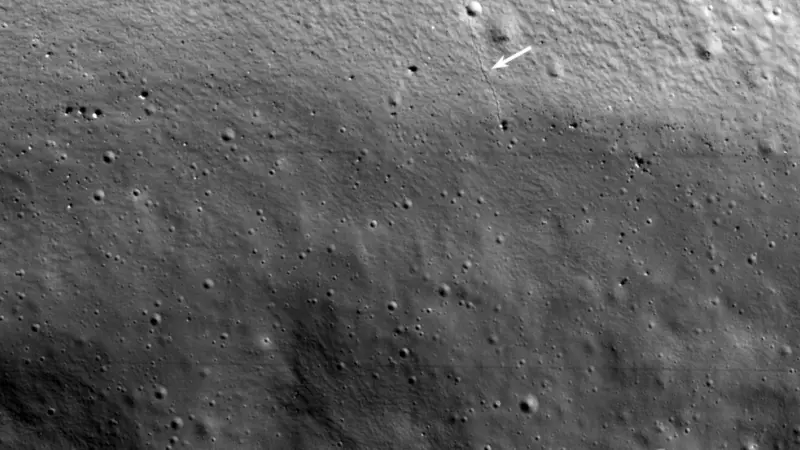 03/05/2023 - El cráter Shackleton al detalle fotografiado por ShadowCam.