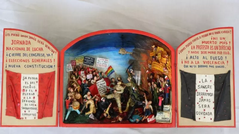 El retablo 'Ay, democracia' del artista y antropólogo peruano Edilberto Jiménez documenta la represión de la fuerza pública contra los manifestantes en las protestas realizadas entre diciembre y abril.