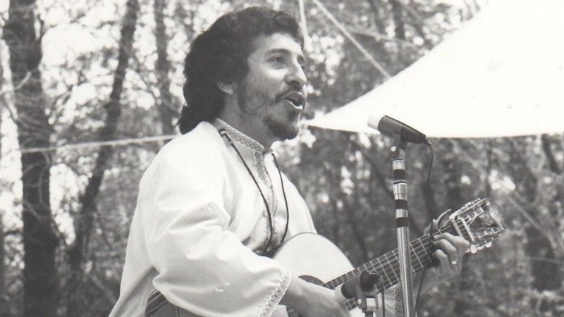 Víctor Jara, durante un concierto en México en noviembre de 1971.