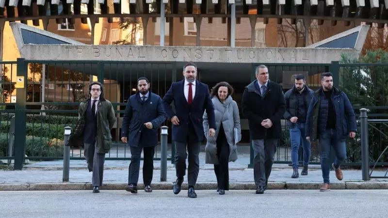 Representantes de Vox con Santiago Abascal a la cabeza antes de presentar un recurso de inconstitucionalidad en la sede del Tribunal Constitucional, a 19 de enero de 2023, en Madrid.