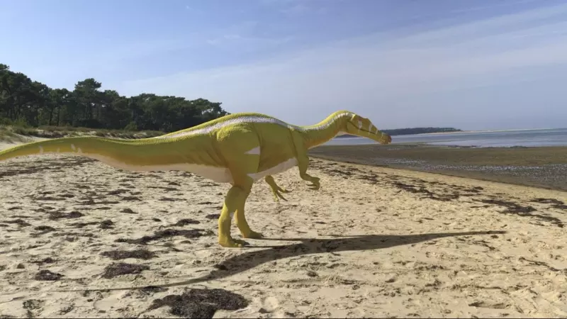 Recreación artística de un ejemplar de una nueva especie de dinosaurio, un espinosaurio bípedo y carnívoro cuyos primeros restos fósiles han aparecido en un yacimiento de la localidad castellonense de Cinctorres