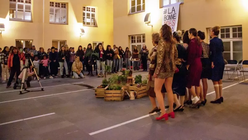 Més de 100 dones van participar en una tancada a La Bonne per denunciar la situació.