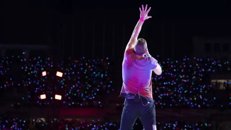24/05/2023.- El cantante de la banda británica, Coldplay, Chris Martin, durante el concierto que han ofrecido este miércoles en el Estadio Olímpico de Barcelona, incluido en su gira internacional 'Music of the Spheres World Tour'.