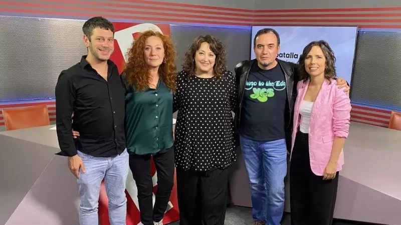 De izquierda a derecha, Sato Díaz, Cristina Fallarás, Virginia Pérez Alonso, David Torres y Marta Nebot, antes del debate.