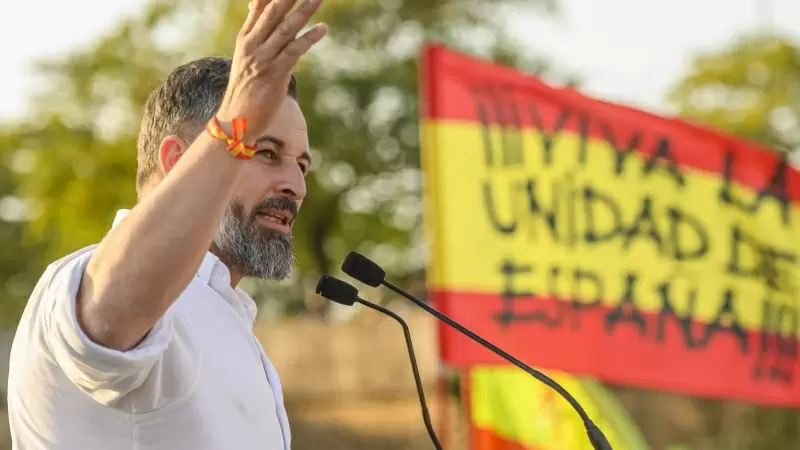 El líder nacional de VOX, Santiago Abascal en un mitin este jueves en el Muelle de La Sal de Sevilla.