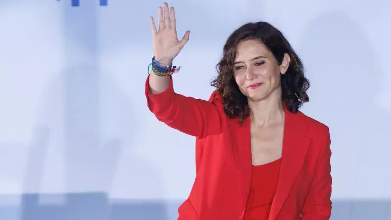 Isabel Díaz Ayuso celebra la victoria del partido en la sede nacional del PP, a 28 de mayo de 2023, en Madrid.