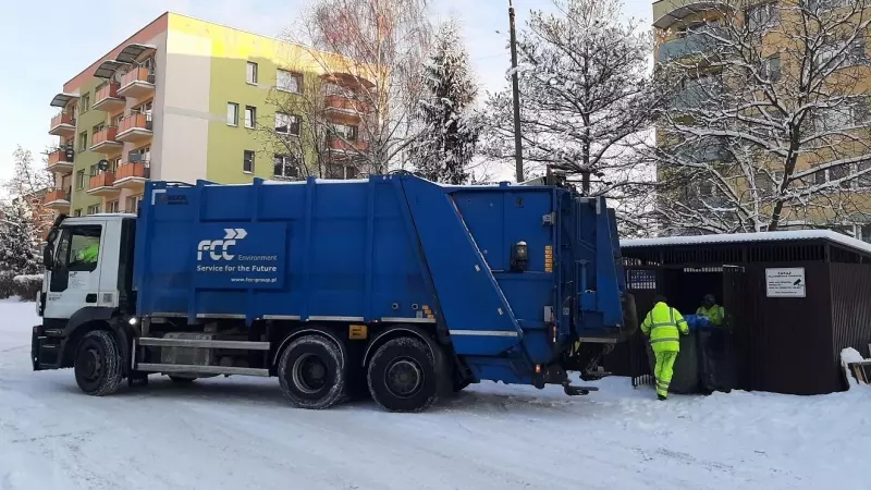 Vehículo de FCC Medio Ambiente para recogida de residuos en Bytom (Polonia).