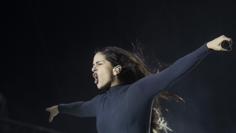 La cantante española Rosalía actúa durante el festival de música Primavera Sound Barcelona.