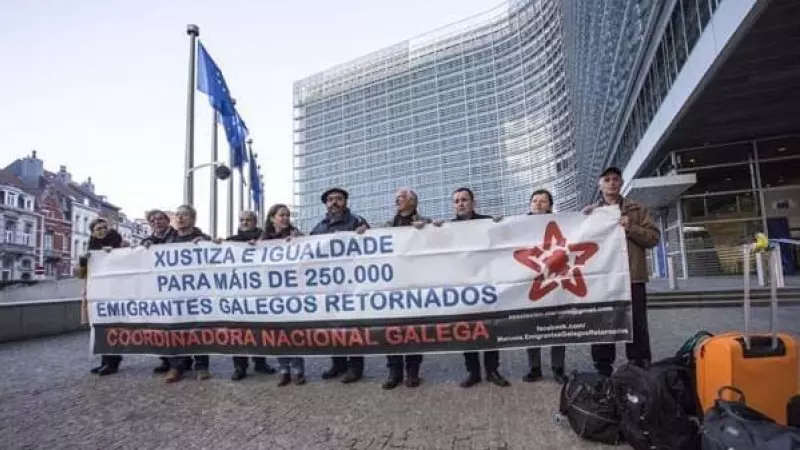 12/6/23 Alfonso Gómez, con otros gallegos en una protesta en Bruselas de la Plataforma de Emigrados.