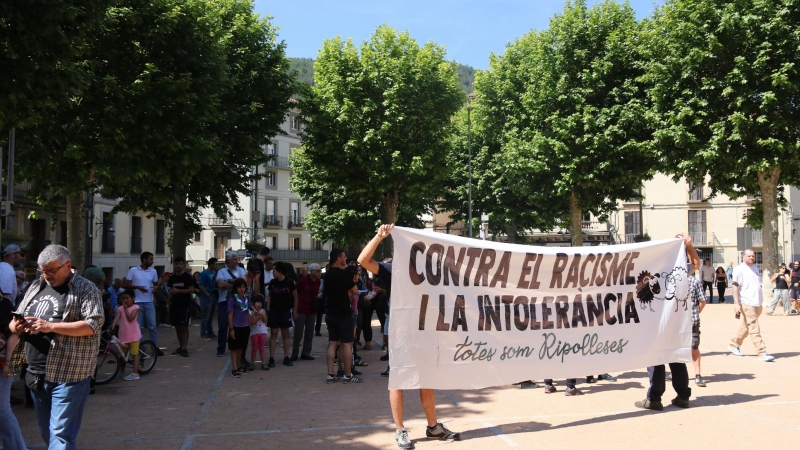 Pancarta de la protesta a Ripoll contra Orriols