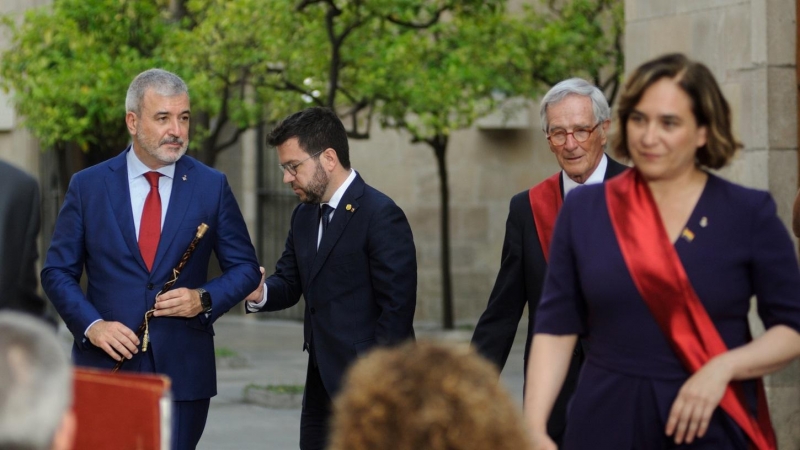 El presidente de la Generalitat, Pere Aragonès, recibe al nuevo alcalde de Barcelona, Jaume Collboni, del PSC, y a los nuevos concejales, entre ellos, Xabier Trías (JUnts) y Ada Colau (En Comú Podem). E.P./ Alberto Paredes