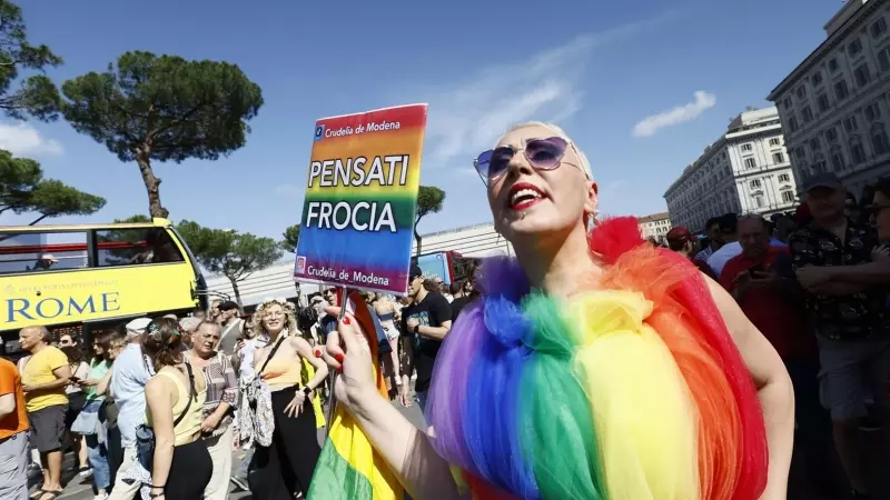 10/06/2023 - Miembros y simpatizantes de la comunidad LGTBIQ+ participan en el Desfile del Orgullo en Roma, a 10 de junio de 2023.