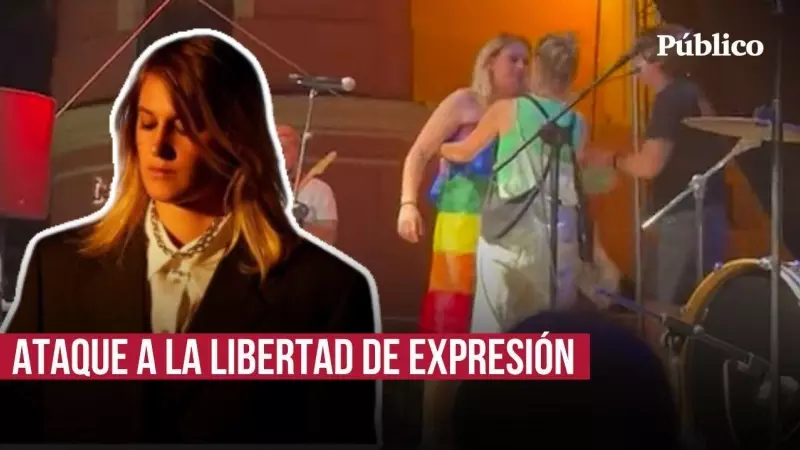 La Policía obliga a Rocío Saiz a cubrirse el pecho durante un concierto