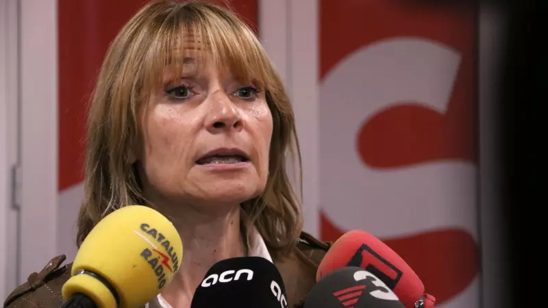 La viceprimera secretària d'Organització del PSC, Lluïsa Moret, atenent els mitjans a la seu del partit