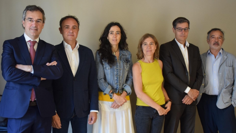 Los miembros de la candidatura Eina de País de la actual presidenta Mònica Roca, en el centro.