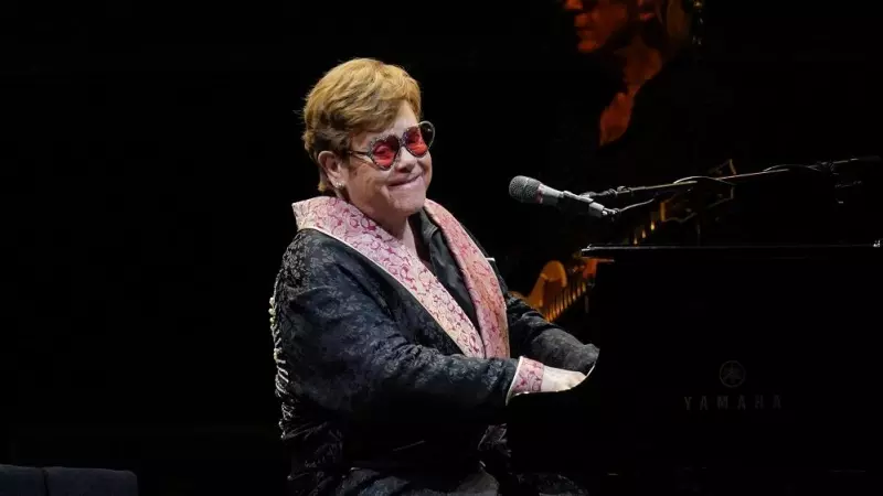 Elton John actúa en el escenario durante su espectáculo Farewell Yellow Brick Road en el Tele2 Arena de Estocolmo, Suecia, a 8 de julio de 2023.