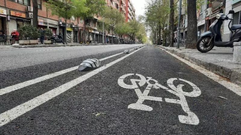 07/2023 - El carril bici en la calle Mallorca de Barcelona.