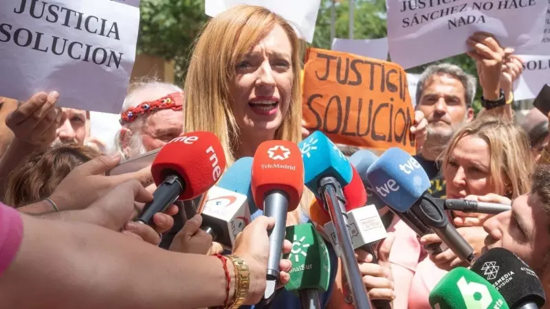 La exalcaldesa de Maracena (Granada) Berta Linares (PSOE), tras salir del Juzgado de Instrucción 5 de Granada, a 12 de julio de 2023.