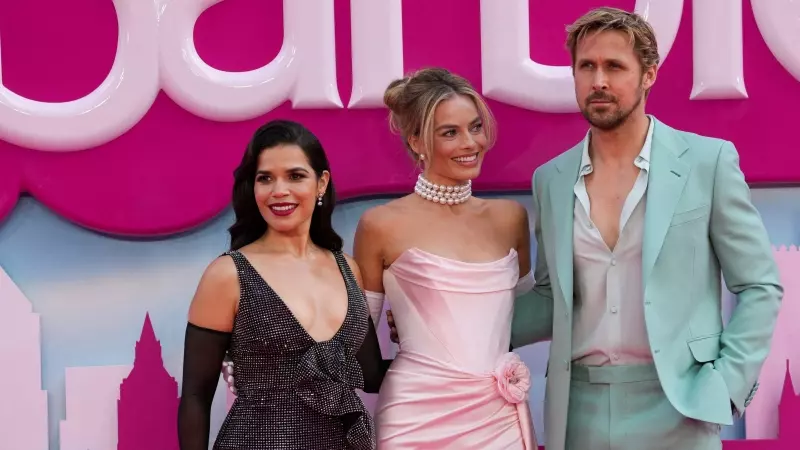 12/07/2023 - America Ferrera, Margot Robbie y Ryan Gosling asisten al estreno europeo de 'Barbie' en Londres, Gran Bretaña, a 12 de julio de 2023.