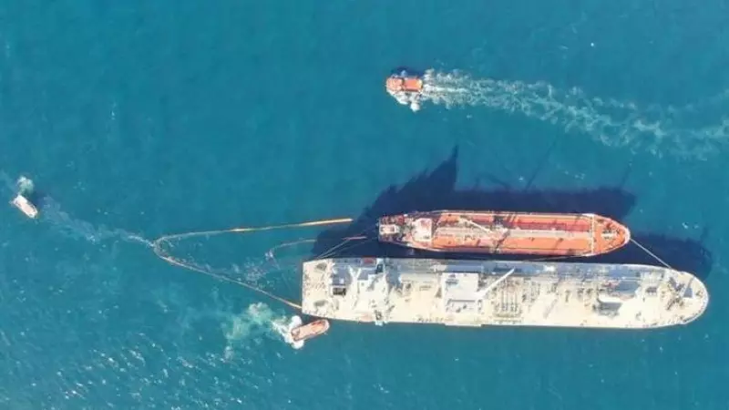 Un trasvase de petróleo entre dos barcos provoca un vertido en la Bahía de Algeciras, a 1 de agosto de 2023.