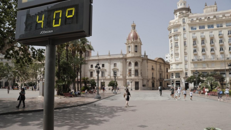 La actual ola de calor está previsto que llegue a su punto más alto en las tres provincias de la Comunitat Valenciana, donde decenas de municipios tienen aviso rojo por valores pueden superar los 40 grados centígrados.