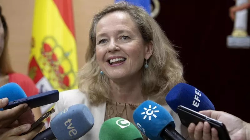 La vicepresidenta primera y ministra de Asuntos Económicos y Transformación Digital, Nadia Calviño, ha atendido este sábado a los medios de comunicación en la subdelegación del Gobierno en Cádiz, donde ha presentado su candidatura a presidir el Banco Euro