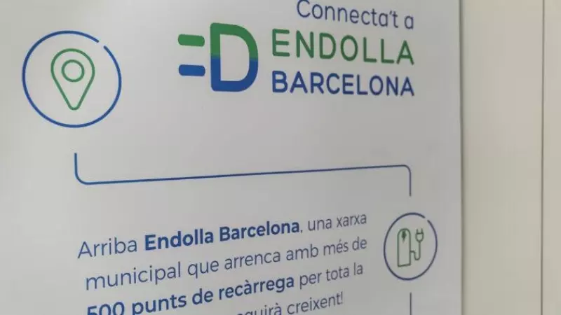 Un cartel indicador de la red Endolla Barcelona.