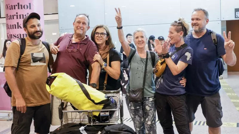 El grup de turistes catalans atrapats a Etiòpia arribant aquest dilluns, a l'aeroport Josep Tarradellas