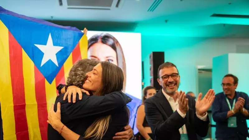 14/08/2023 Míriam Nogueras y Josep Rius durante el seguimiento de la jornada electoral