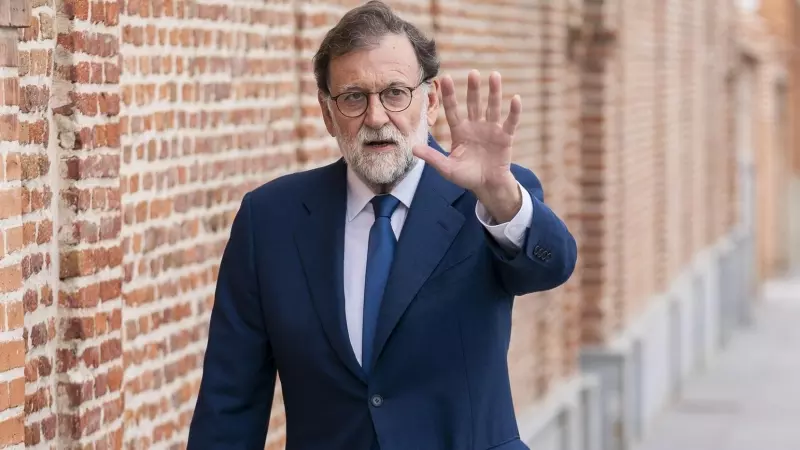 El expresidente del Gobierno Mariano Rajoy a su llegada al tanatorio de Pozuelo de Alarcón, a 17 de septiembre de 2023.